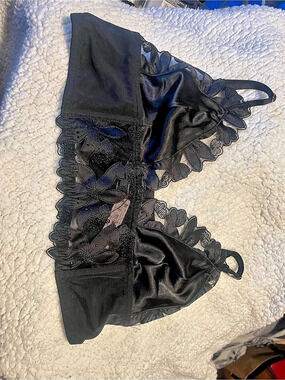 NWT Victoria's Secret Floral Lace Bra Bralette in Black Size Large